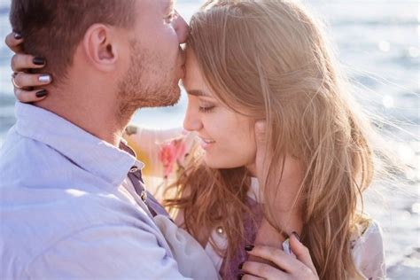 Poljubljanje, če je dobra kemija Spolni zmenki 